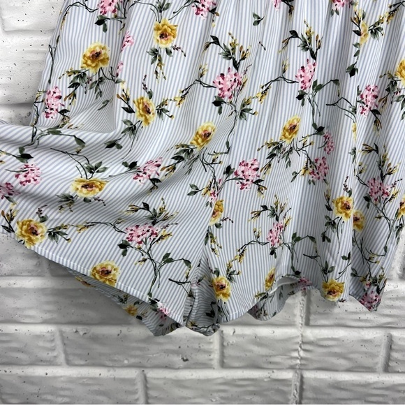 EVERLY Floral V-Neck Romper with 3/4 length flare sleeves - Picture 5 of 8